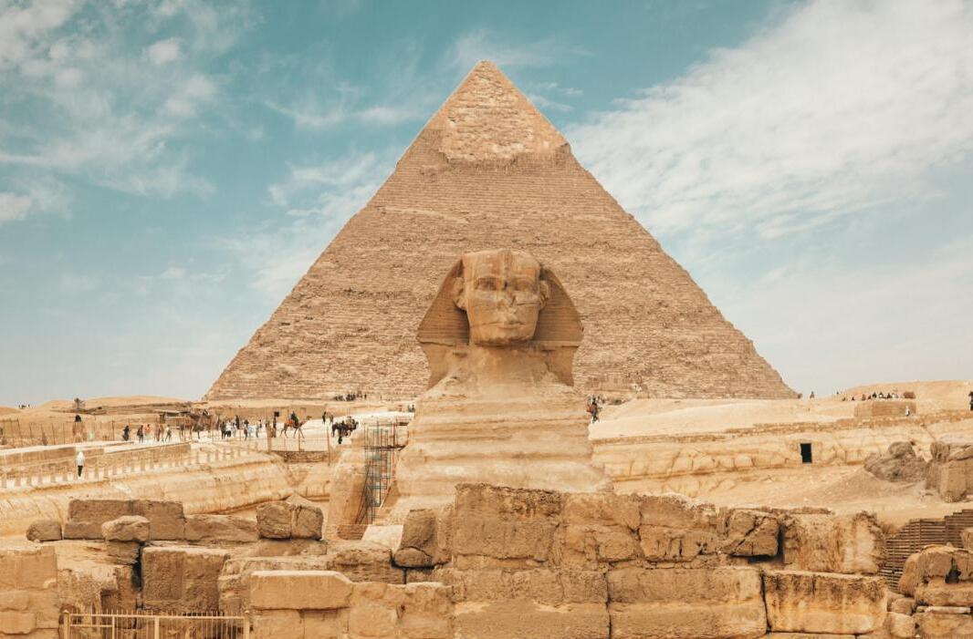 Pyramides