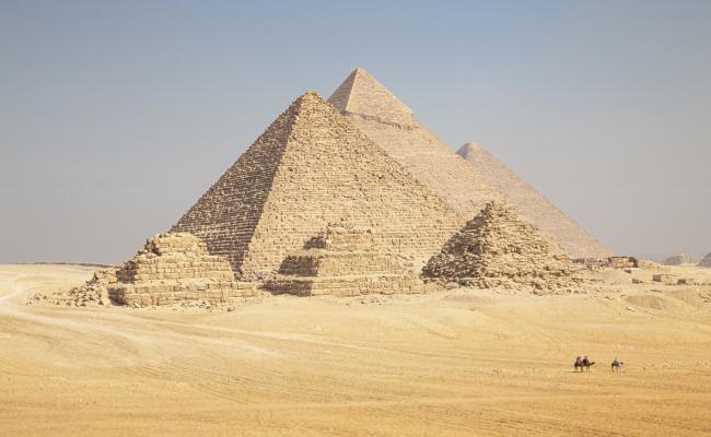 Les Pyramides