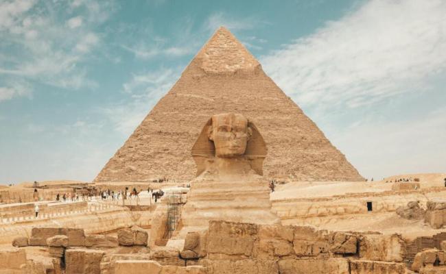 Sphinx et pyramide