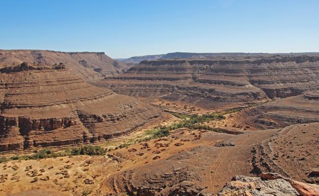 Randonnée au Pied des Falaises du Tassili