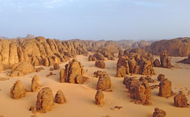 Randonnée au Pied des Falaises du Tassili