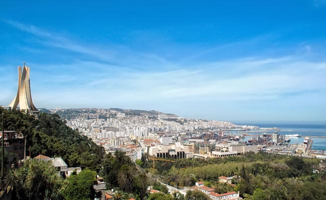 Bienvenue à Alger : Panorama sur la Baie et Dîner d’Accueil